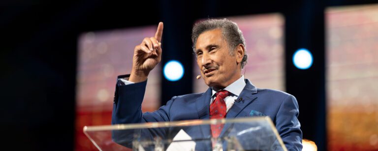 Dr. Michael Youssef Preaching To The Largest Gathering of Christians in Egypt